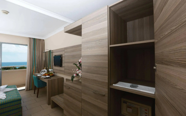 Insula Resort & Spa