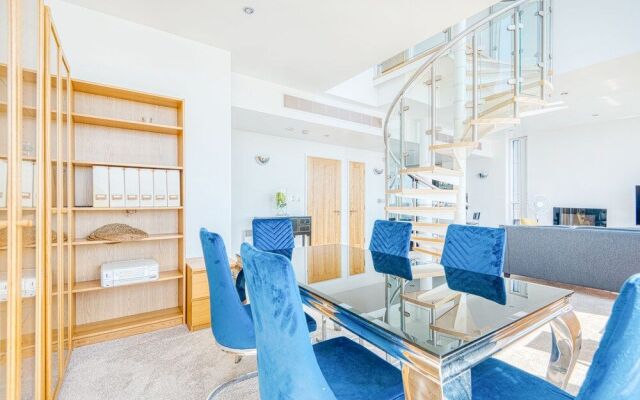 Jibbs Corner Penthouse Apartment