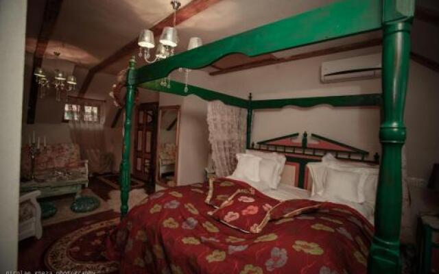 Casa Cositorarului Boutique Pension