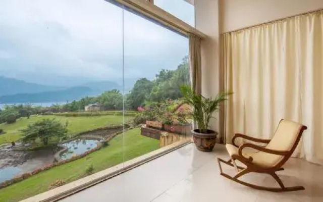 The Glass House by Vista Rooms