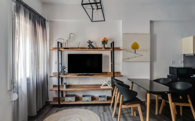 Sanders Center - Lovely Studio Apartment