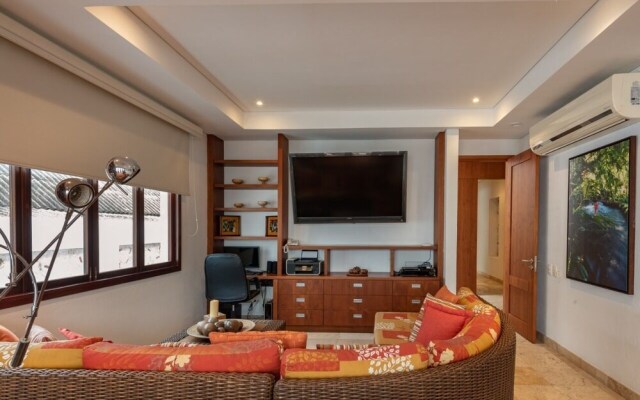 Amazing 6BR 2Pools - Sundeck & BBQ