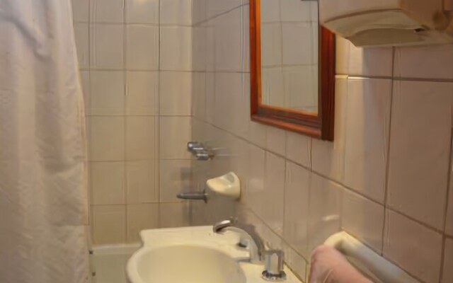 Camping y Hostal El Ovejero