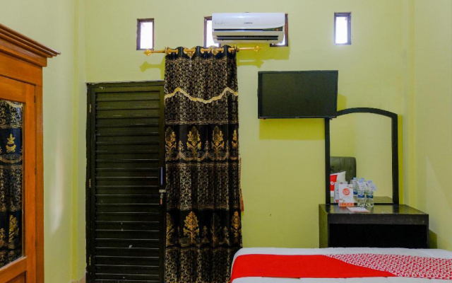 OYO 1784 Hj. Aniek Residence