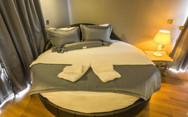 Real King Suite Hotel