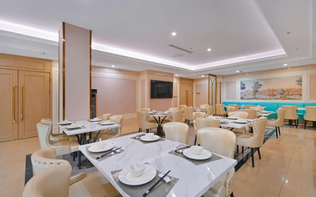 Vienna Hotel (Yecheng Zero Kilometer)