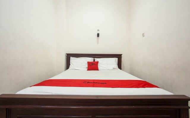 RedDoorz @ Raya Ngagel 2