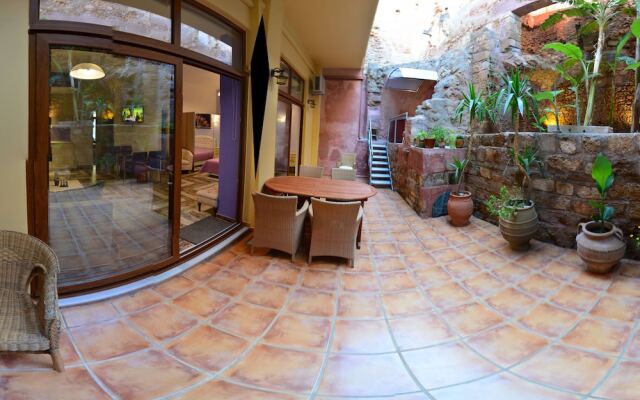 Kasteli Suites