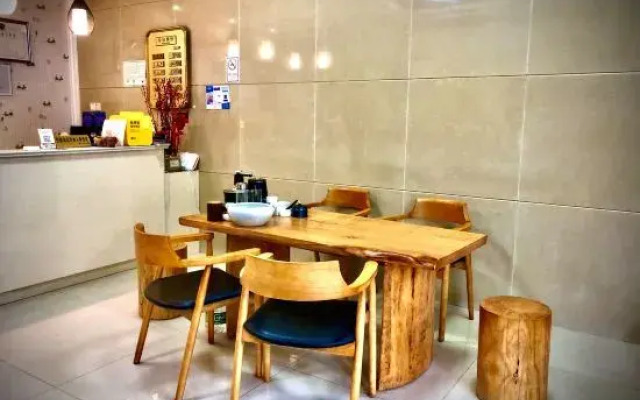 Hualian Express Hotel (Peking University Gate, Huangshan District)