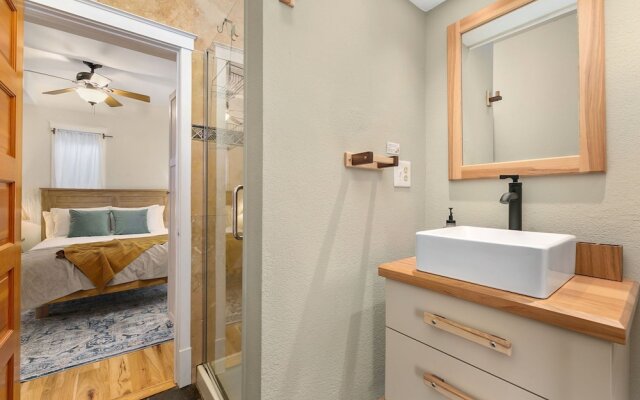 Lavish Retreat in Old Town - Walk Everywhere!