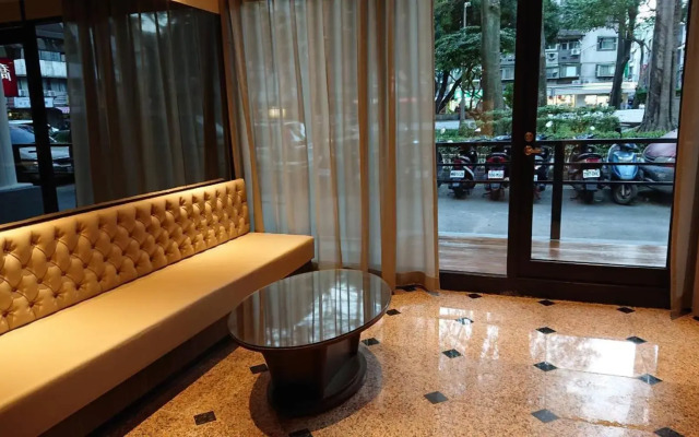 Deja Vu Hotel