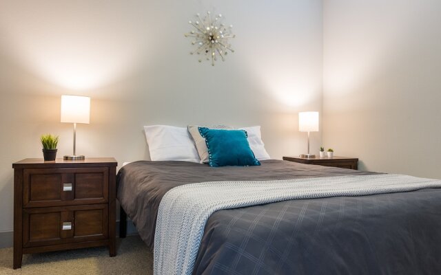 Uptown Downtown City View 1 BR Apt by Frontdesk