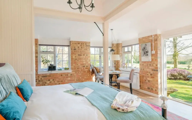 Old Mill Lodge I By Huluki Sussex Stays