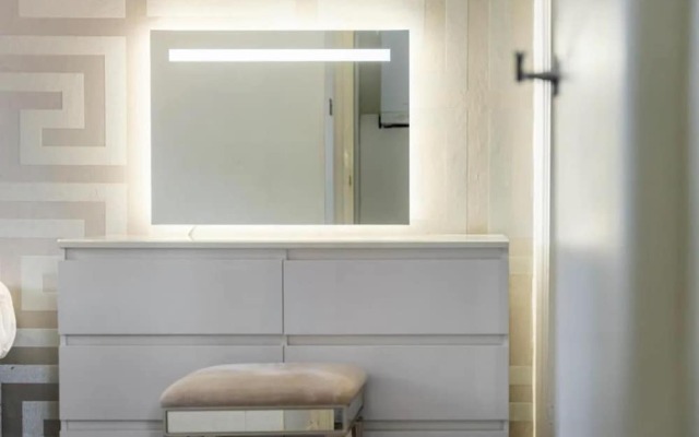 House With Modern Interior, Conveniently Located