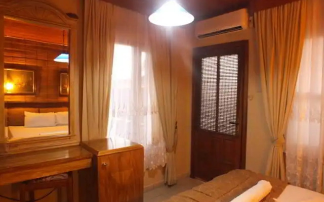 Sato Hotel Side