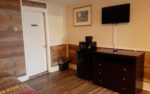 Town Line Inn