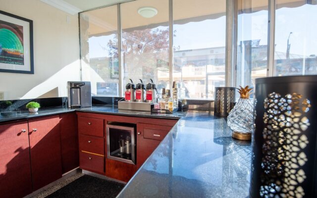 Studio City Court Yard Hotel