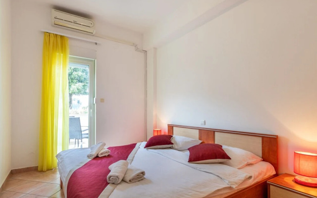 Pool Apartment Suzi 4