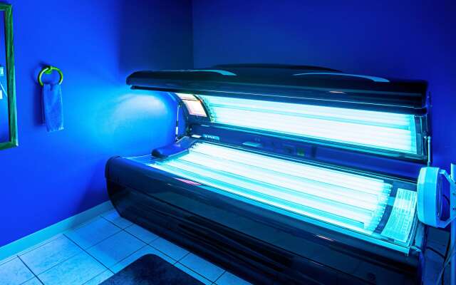 Econo Lodge on the Bay