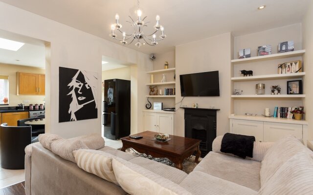 3 Bedroom House In Central Wimbledon