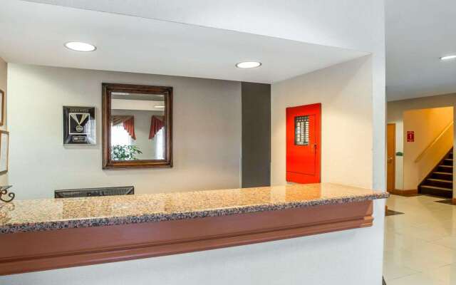 Econo Lodge Brunswick Travel Center