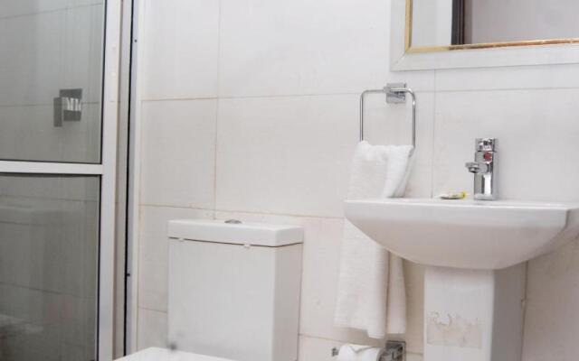 Kings Celia Hotel & Suites