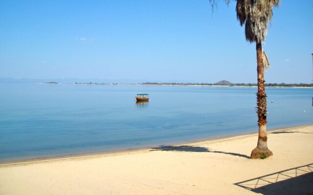 Nkhudzi Beach Lodge