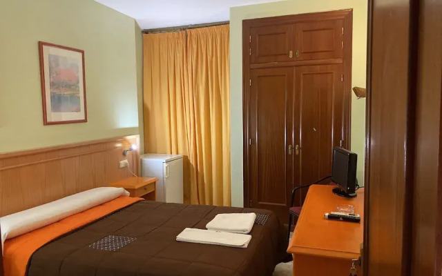 Hostal Carlos III