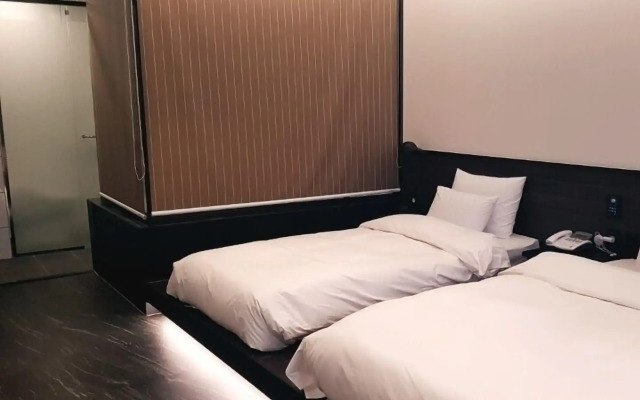 Hotel Wanted