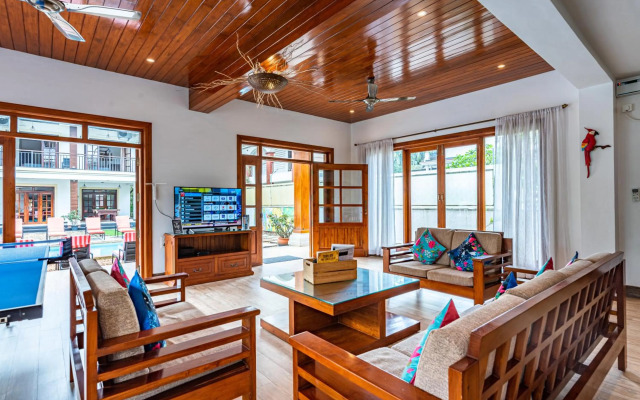 10BHK Super Luxury Villa with Private Pool