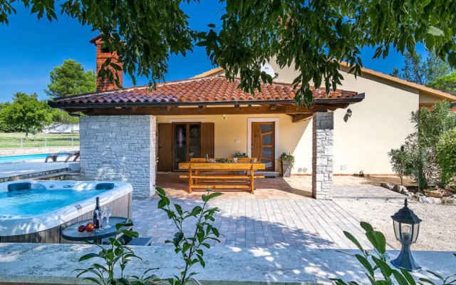 Villa Emanuel Comfortable Holiday Residence