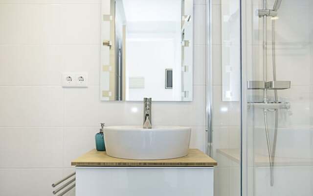 Lovely Quiet & Center Sea Views