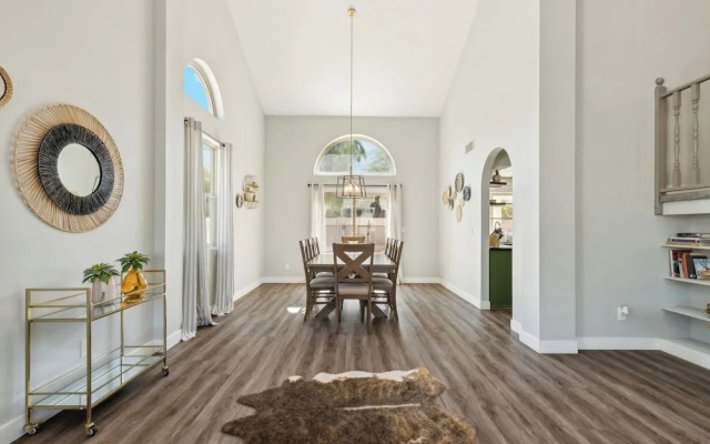 Red Mountain Retreat 5 BDR w/ Heated Pool!