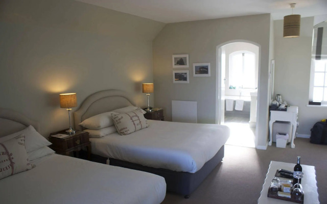 Whale Rock Luxury Lodge