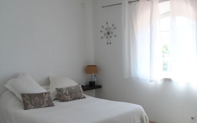 Sesimbra Stylish Villa by Homing