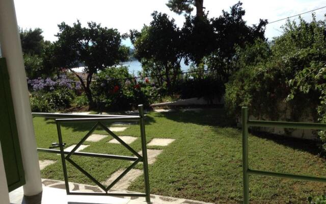 Villa Yiannis (Adult Friendly)
