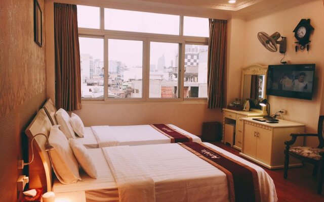 Dahlialand Saigon Hotel & Swimming Pool