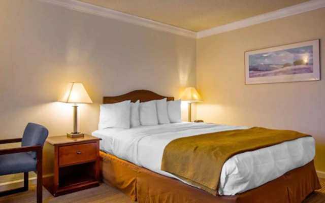 Arbor Inn Monterey