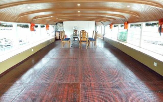 Green Heaven House Boat 1