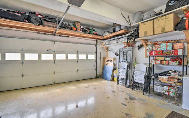 Spacious Chesapeake Home w/ Pool Table!