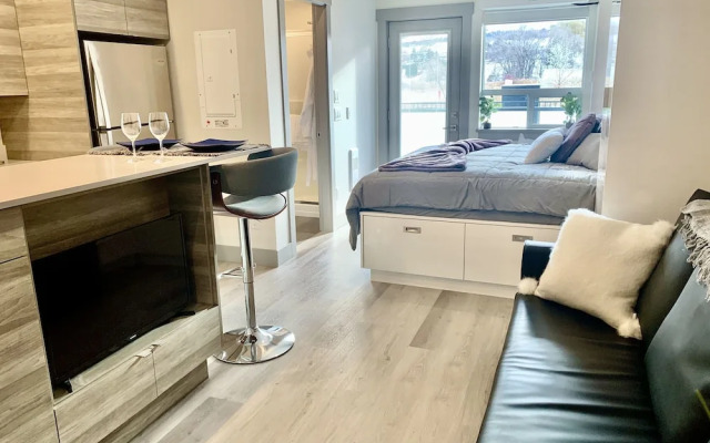 Romantic Lakeside Studio Suite