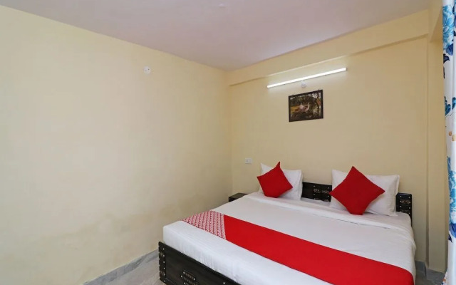 OYO Home 13520 Comfortable 2RK