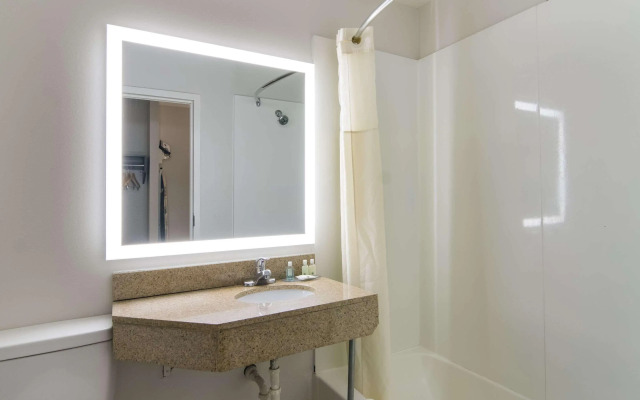 Quality Inn Aurora - Naperville Area