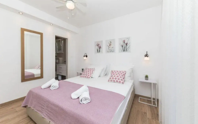 Scenic Elegant Trogir Villa With Pool