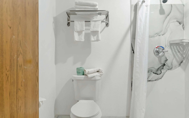 Econo Lodge Traverse City South