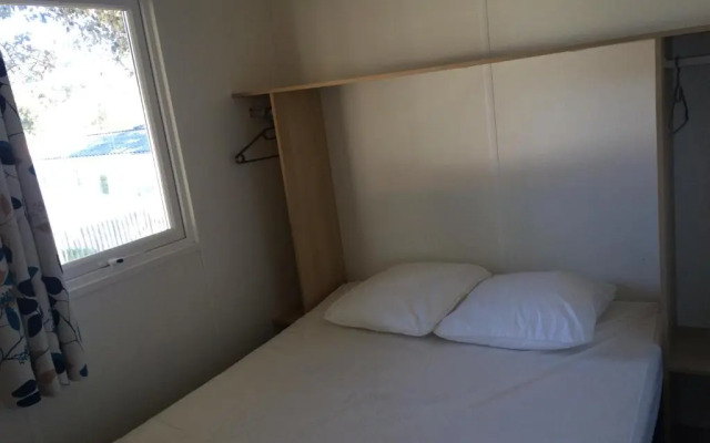 Mobil Home Dans Camping Mussonville