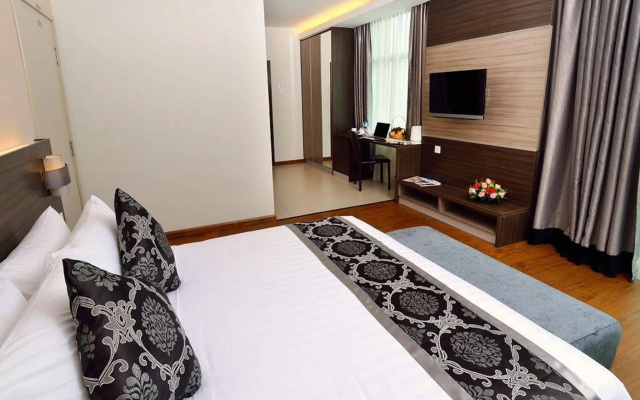 Holiday Villa Hotel & Suites