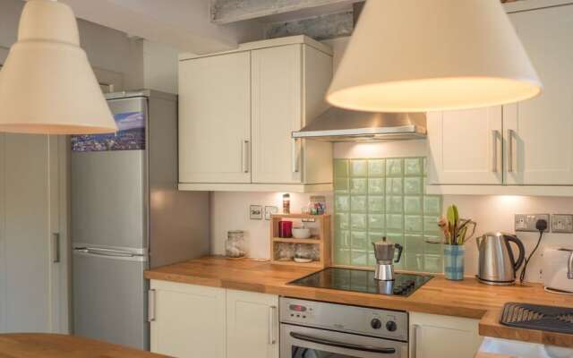 1 Bedroom Apartment by the Water of Leith