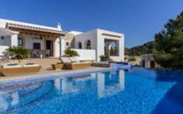 Villa Almond