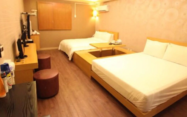 S Petite Hotel